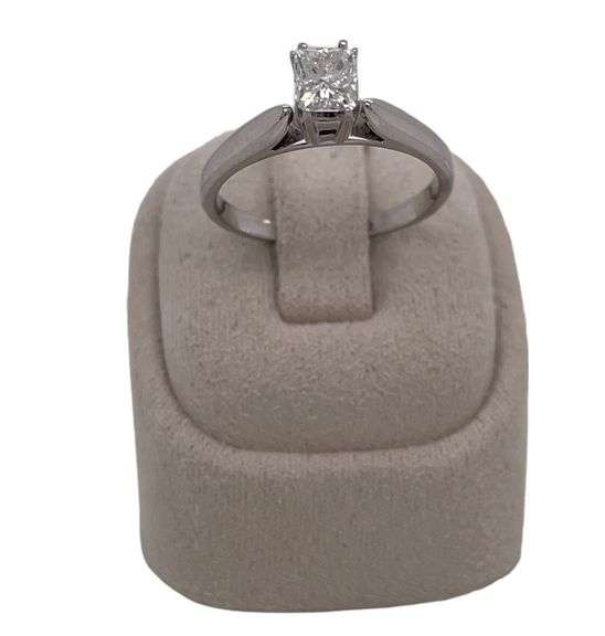 14K WHITE GOLD ENGAGEMENT RING WITH DIAMOND