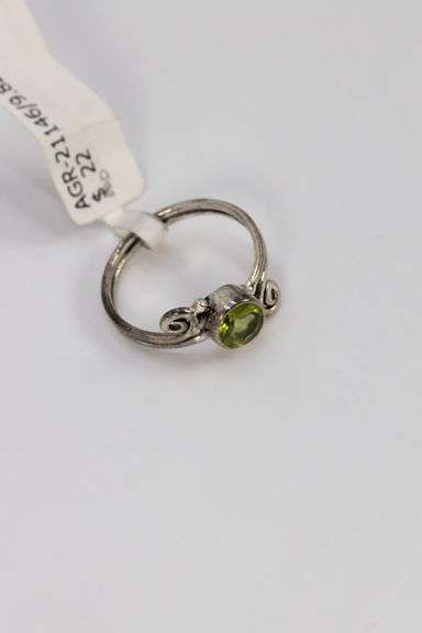 Sterling Silver Natural Peridot Gemstone Ring Size 7