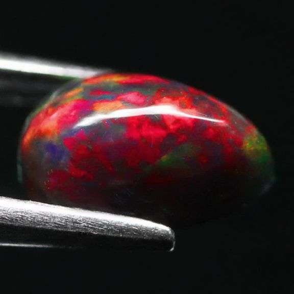 Glistening 1.57ct Welo Black Opal