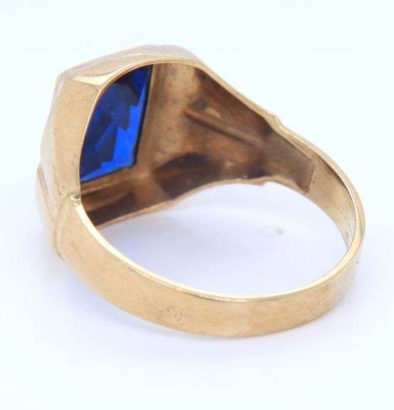 Vintage 10KT Yellow Gold Blue Spinel Ring