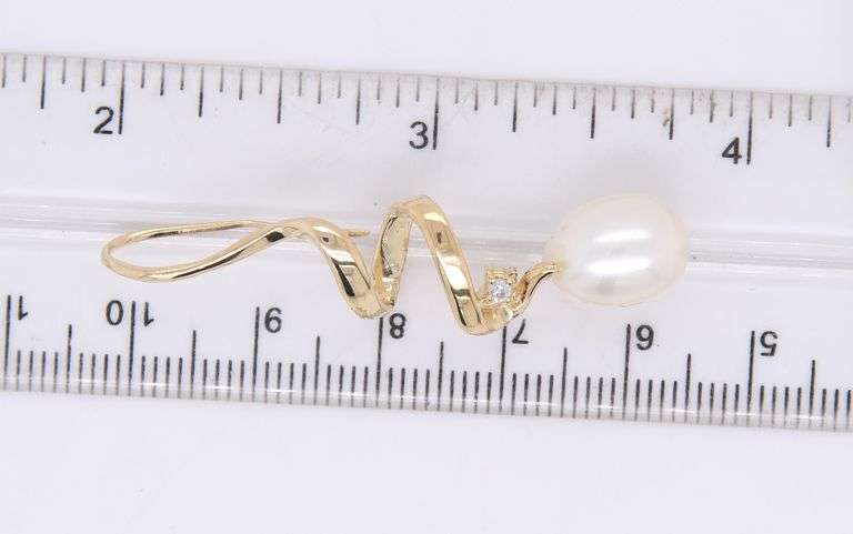 Elegant Yellow Gold Fresh Water Pearl and Diamond Zig Zag Dangle Earrings