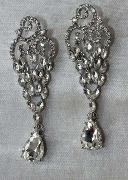 Pair of Fashion Jewelry Earrings