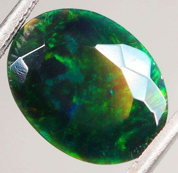 Non-stop smoldering 1.76ct Welo Black Opal
