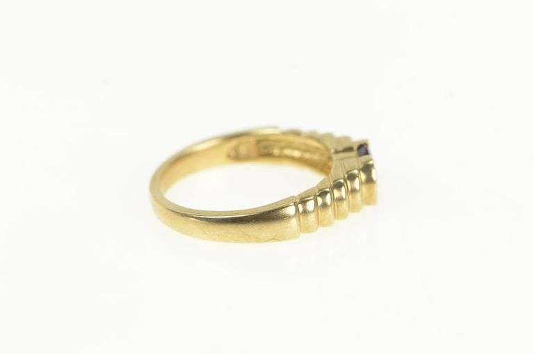 14K Yellow Gold Round Amethyst Vintage Scalloped Statement Ring