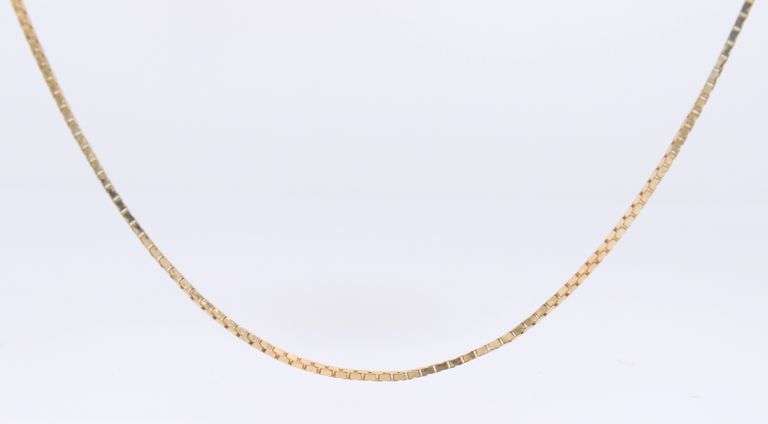 Simple Yellow Gold Mirrored Box Chain Necklace