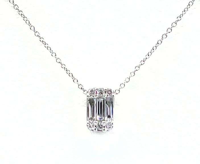 Classic 18kt White Gold Necklace Rectangular Diamond Pendant
