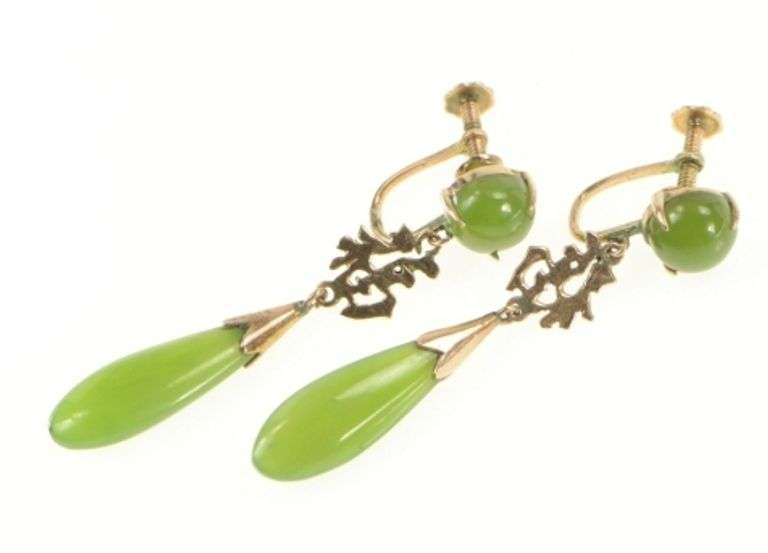 18K Yellow Gold 1960's Nephrite Chinese Screw Back Dangle Earrings