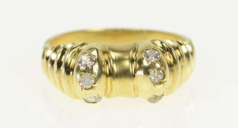 14K Yellow Gold 1950's Diamond Scalloped Band Bow Vintage Ring