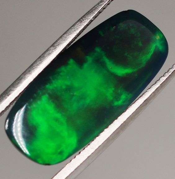 Outstanding 2.82ct full body flashing Black Opal