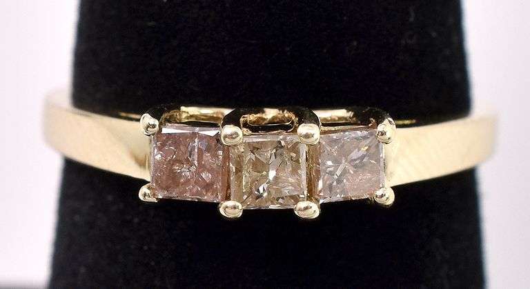 Glittering Approx. 0.24CTW Diamond Ring In Yellow Gold
