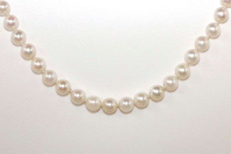 Pretty Japanese Pearl Necklace