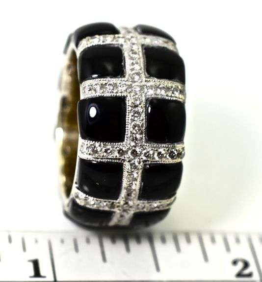 Absolutely Stunning High-End 18K Onyx and Diamond Band