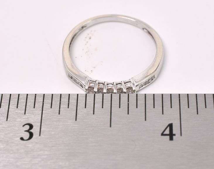 Gorgeous Approx. 0.11CTW Diamond Ring In White Gold