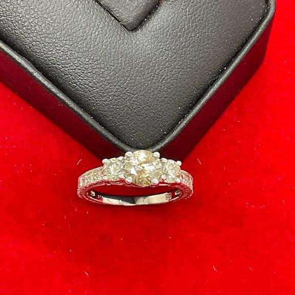 CERTIFIED BRAND NEW LADIES 14K WHITE GOLD AND DIAMOND RING