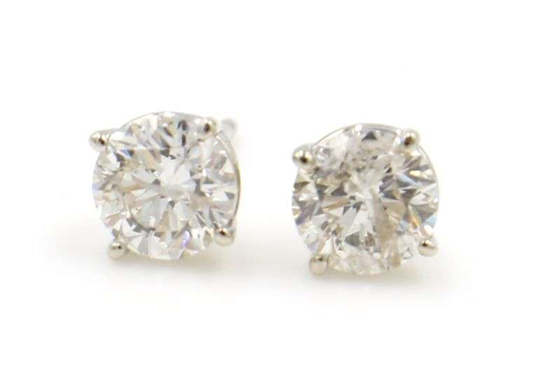 Elegant White Gold 1ctw Diamond Stud Earrings