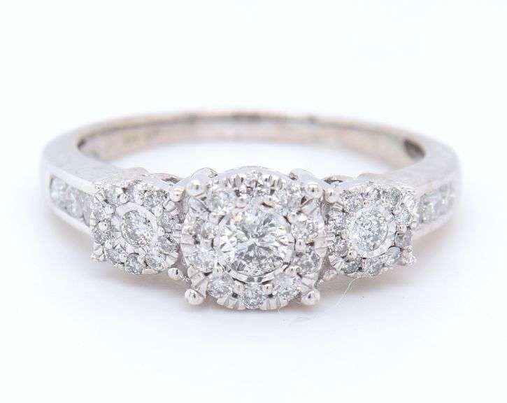 Dazzling White Gold 1ctw Diamond Cluster Engagement Ring