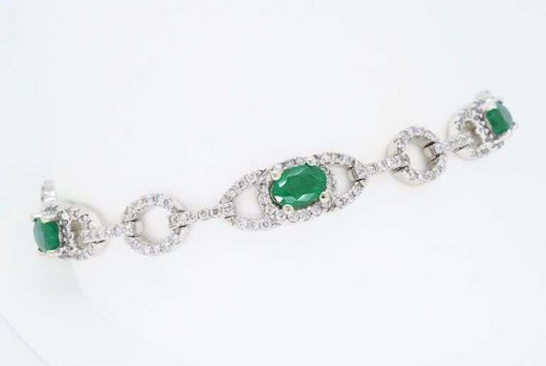 Stunning Emerald & Diamond Bracelet Made in White Gold