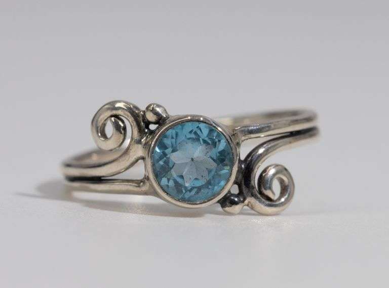 Sterling Silver Natural Blue Topaz Gemstone Ring Size 7