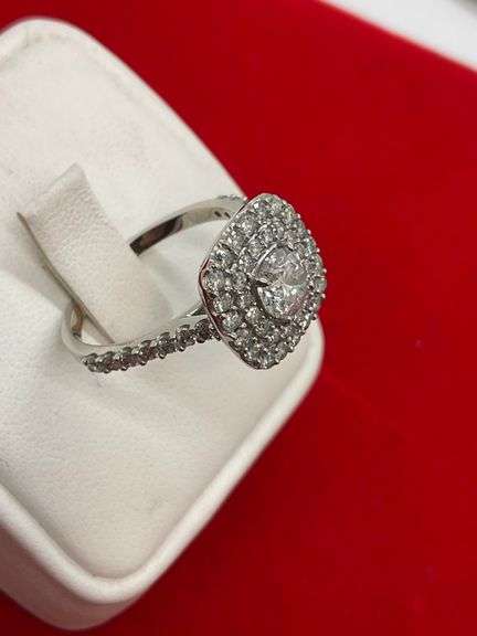 CERTIFIED BRAND NEW 14K WHITE GOLD AND DIAMOND HALO SETTING RING. 2.25 CARAT.