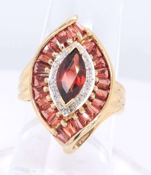 Attractive Marquoise Garnet and Bagget Diamond Ring