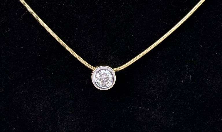 Simple Diamond Pendant Necklace In 14K Yellow Gold