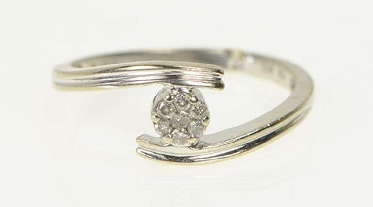 10K White Gold Diamond Round Flower Cluster Promise Ring