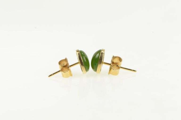 14K Yellow Gold Heart Green Nephrite Cabochon Vintage Stud Earrings