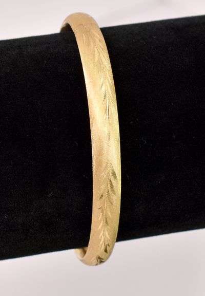 Delightful Leaf Bangle Bracelet In 14K Yellow Gold
