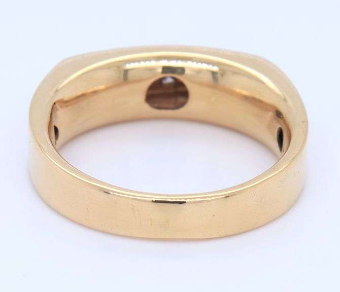 Gent's Yellow Gold Diamond Ring