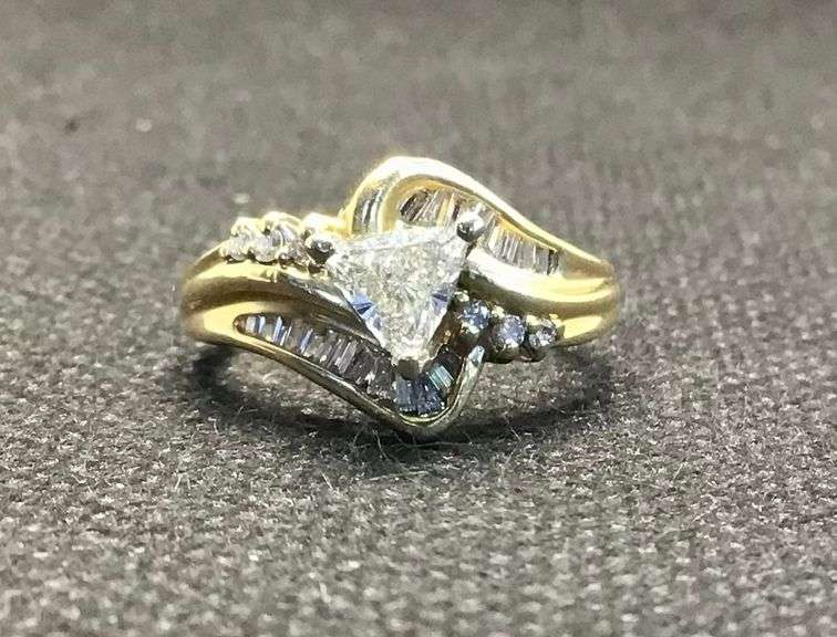 BREATHTAKING 14K YELLOW GOLD TRILLION CUT MULTI-DIAMOND RING