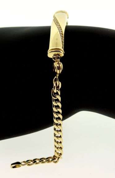 Fashionable 14kt gold Cuban link bracelet