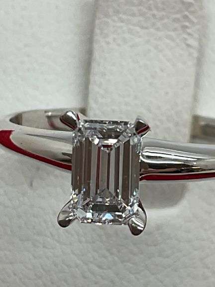 CERTIFIED BRAND NEW LADIES 14K WHITE GOLD AND DIAMOND SOLITAIRE RING