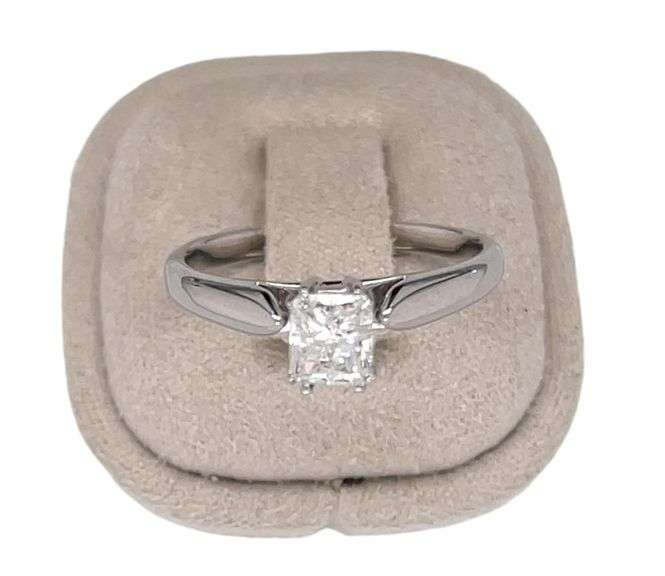 14K WHITE GOLD ENGAGEMENT RING WITH DIAMOND