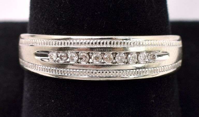 Grand Approx. 0.24CTW Diamond Band In White Gold