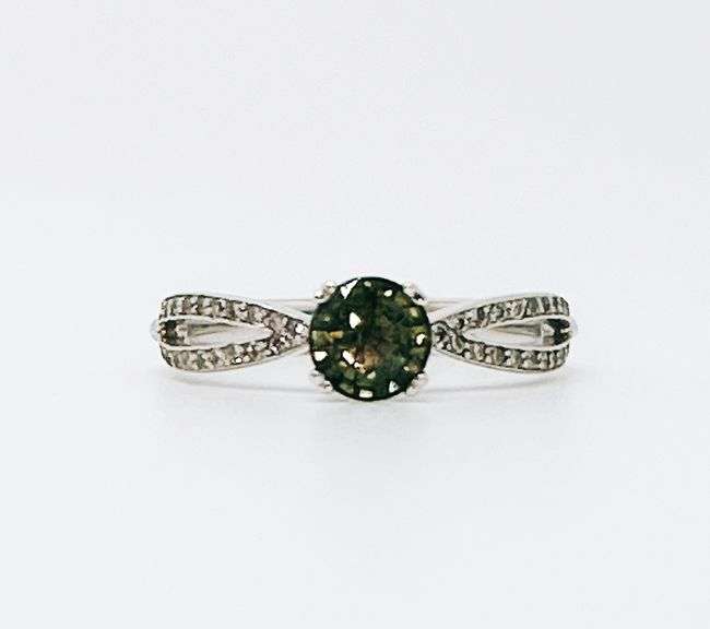 Gorgeous 14kt White Gold, Green Tourmaline, & Diamond Ring