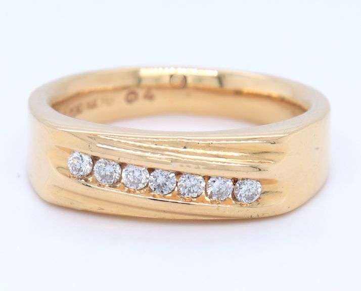 Gent's Yellow Gold Diamond Ring