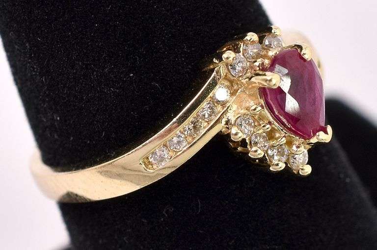 Enticing ruby And Diamond Ring In Yellow Gold