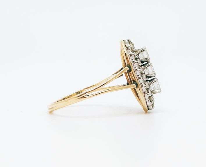 Gorgeous 14kt Solid Yellow Gold & Diamond Ring!