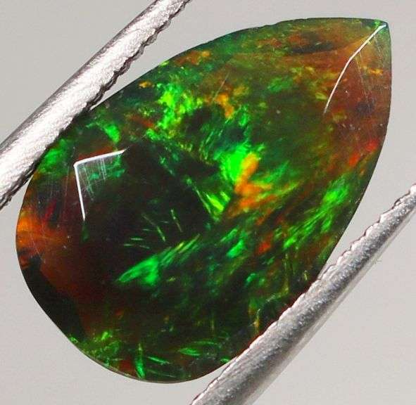 Eye catching 1.18ct Welo black Opal