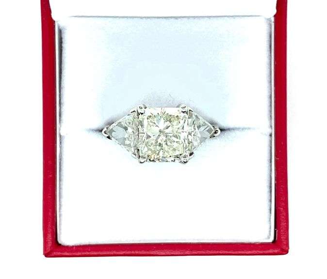 STUNNING!! 6+ Carat Diamond Ring in 18KT White Gold