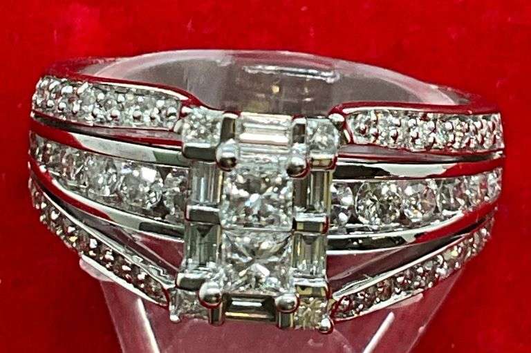 CERTIFIED BRAND NEW LADIES 14K WHITE GOLD AND DIAMOND RING