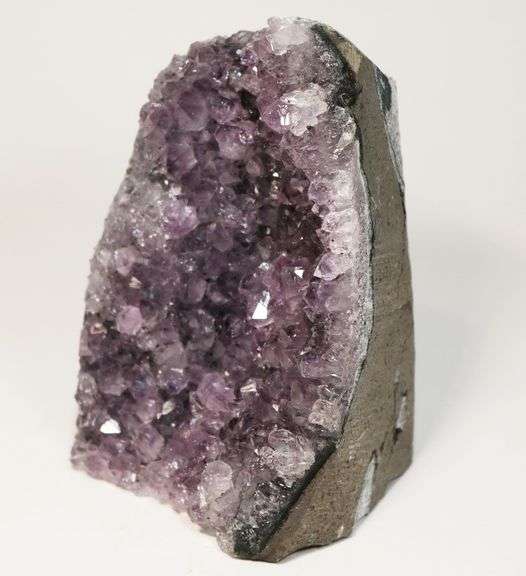 Stunning color! 3,810ct Amethyst Geode