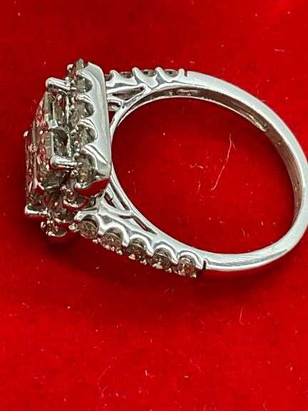 CERTIFIED BRAND NEW LADIES 14K WHITE GOLD AND DIAMOND RING. 2.75 CARAT