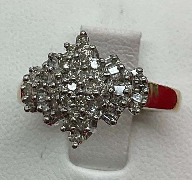 LADIES GOLD AND DIAMOND CLUSTER RING