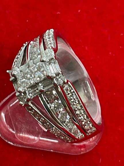 CERTIFIED 14KT SOLID WHITE GOLD AND DIAMOND RING
