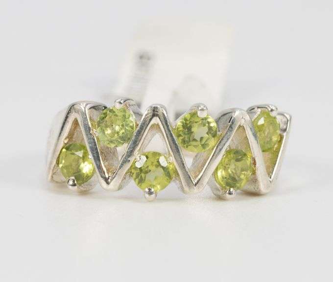 Sterling Silver Natural Peridot Gemstone Ring Size 8