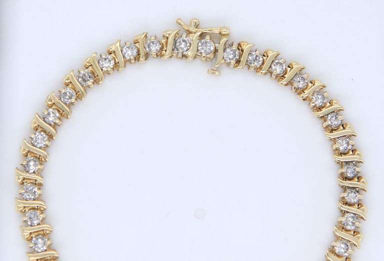 Attractive Yellow Gold 3ctw Diamond S Tennis Bracelet