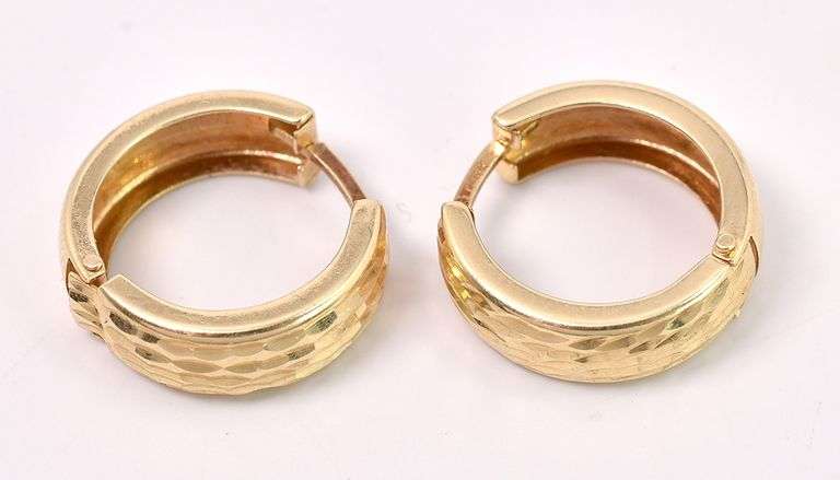 Simply Beautiful Hoop Earring In 14K Yellow Gold