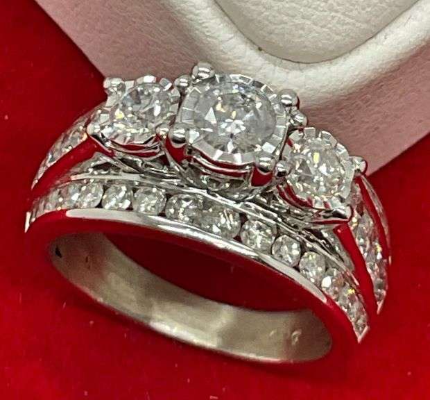 CERTIFIED BRAND NEW 14K WHITE GOLD AND DIAMOND RING