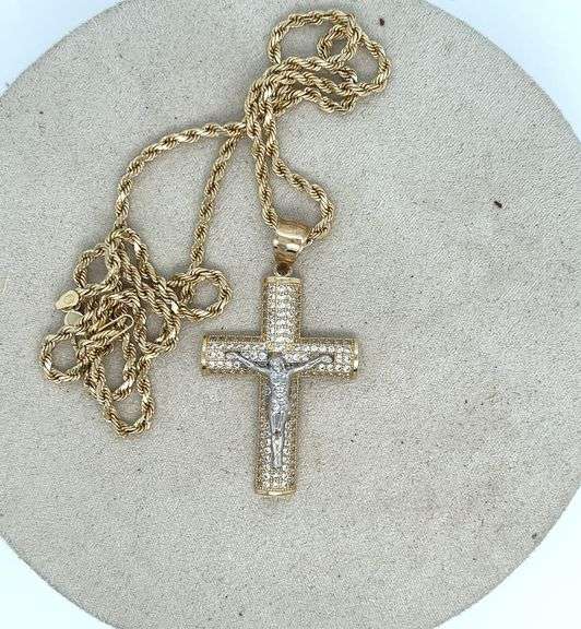 14K YELLOW GOLD SPARKLING CROSS NECKLACE